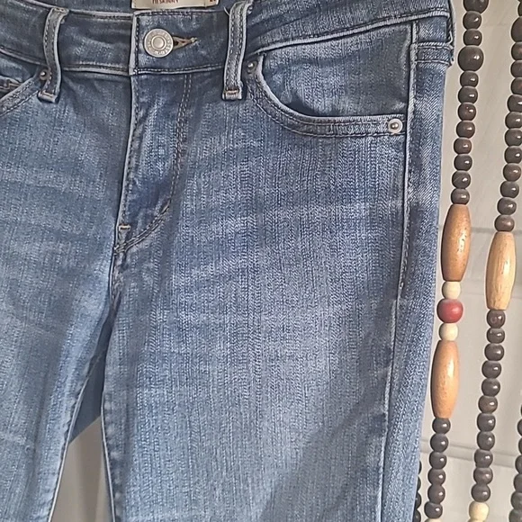 Levi's 711 Skinny - Picture 3 of 8